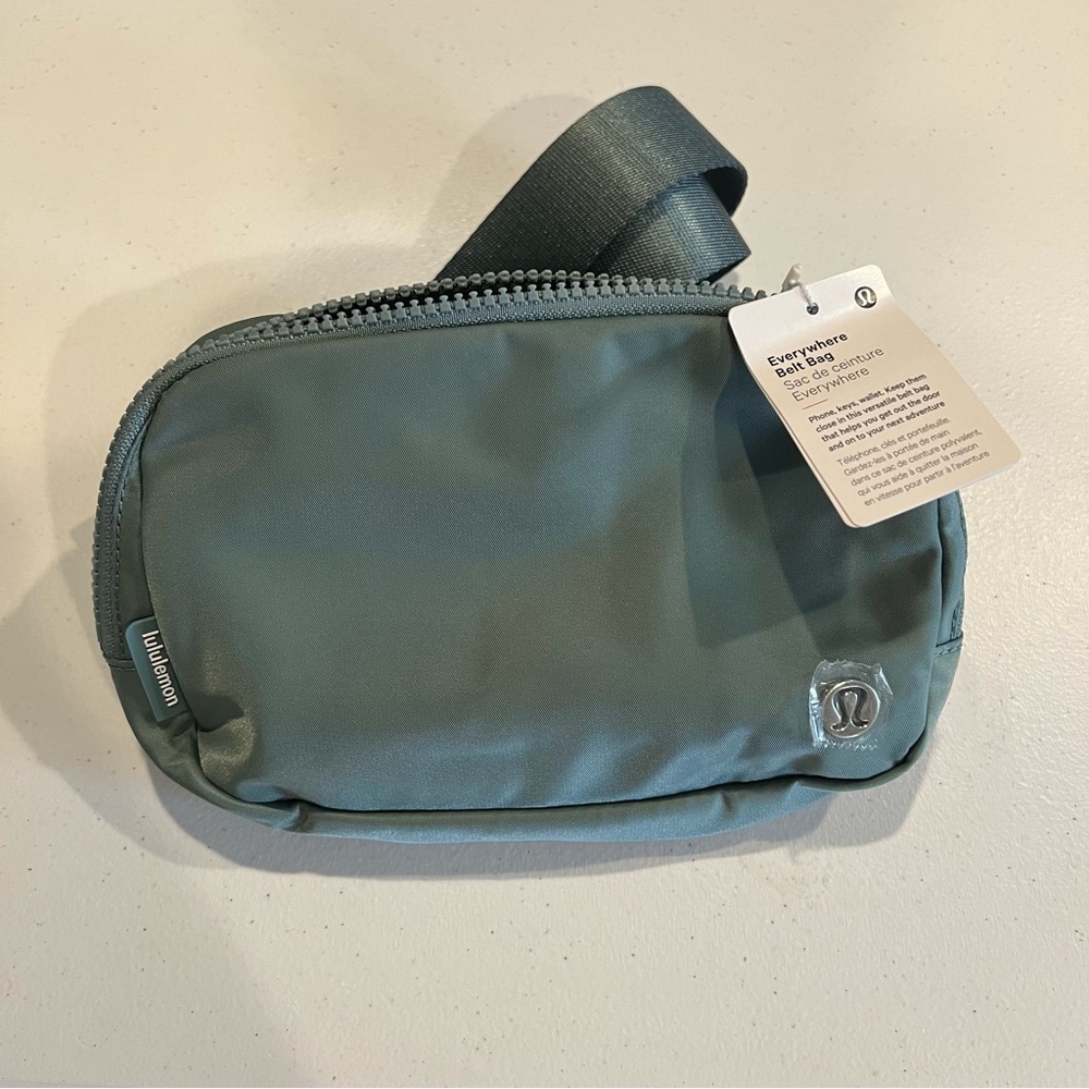 NWT lululemon everywhere belt bag in tidewater teal